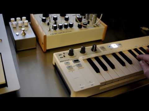 Demo of the Dreadbox Hades bass synthesizer running through the EarthQuaker Devices Space Spiral