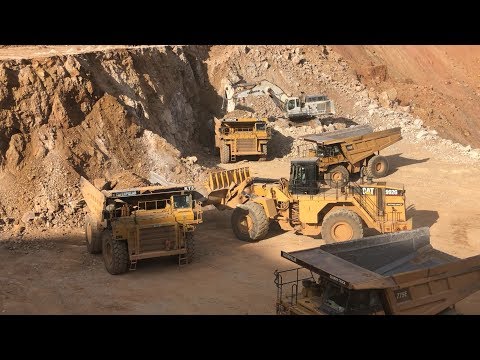Caterpillar 992G Wheel Loader And Liebherr 984 Loading Cat 775E Dumpers - Labrianidis/Sotiriadis