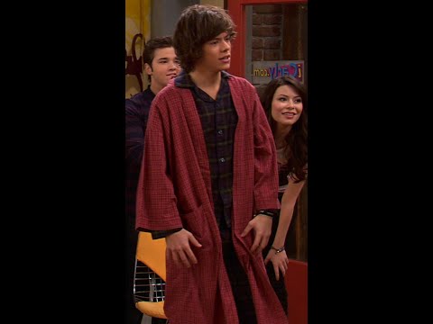 Gibby Fails His 1D Audition 🫣 iCarly #shorts