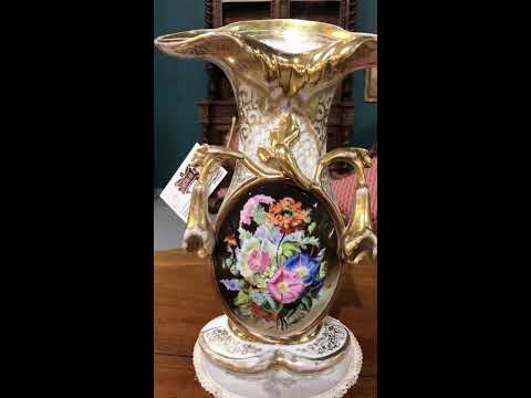 Старинная фарфоровая ваза для цветов