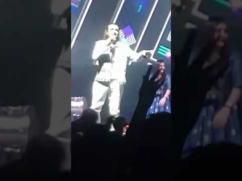 Sonu Nigam  singing Sab Se Sundar Hollandwa😀 Chadar Bichao Balma*Kanchan*