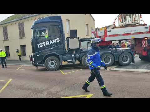Convoi exceptionnel 100 mètre de long commune de Mormant 77720 pour Total Grand puit