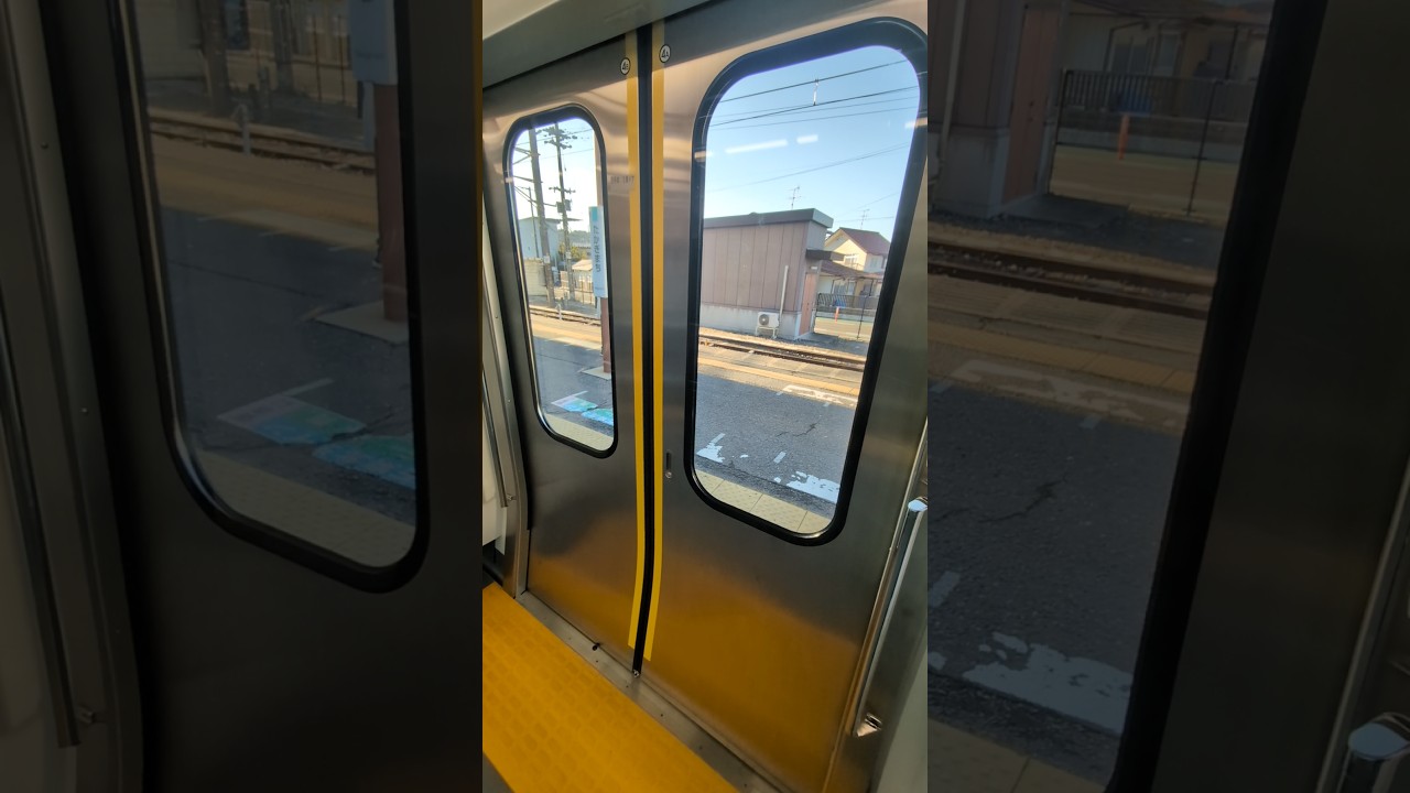 E131系800番台(N3) 半自動ドア開閉(石巻方面から3号車の3番左側ドア) #jr東日本 #仙石線 #e131系 #shorts #ドア開閉