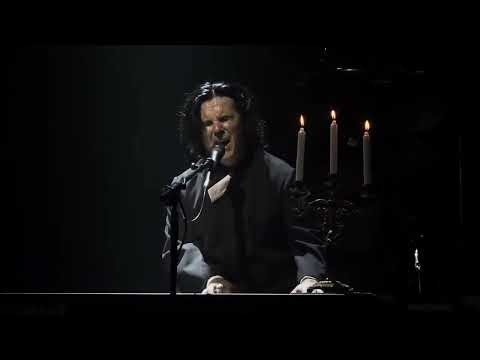 Videoclip de The Hollow Man (Live) — Marillion
