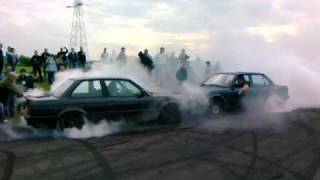 preview picture of video '2 x BMW E30 przepychanie palenie gumy Augustów'