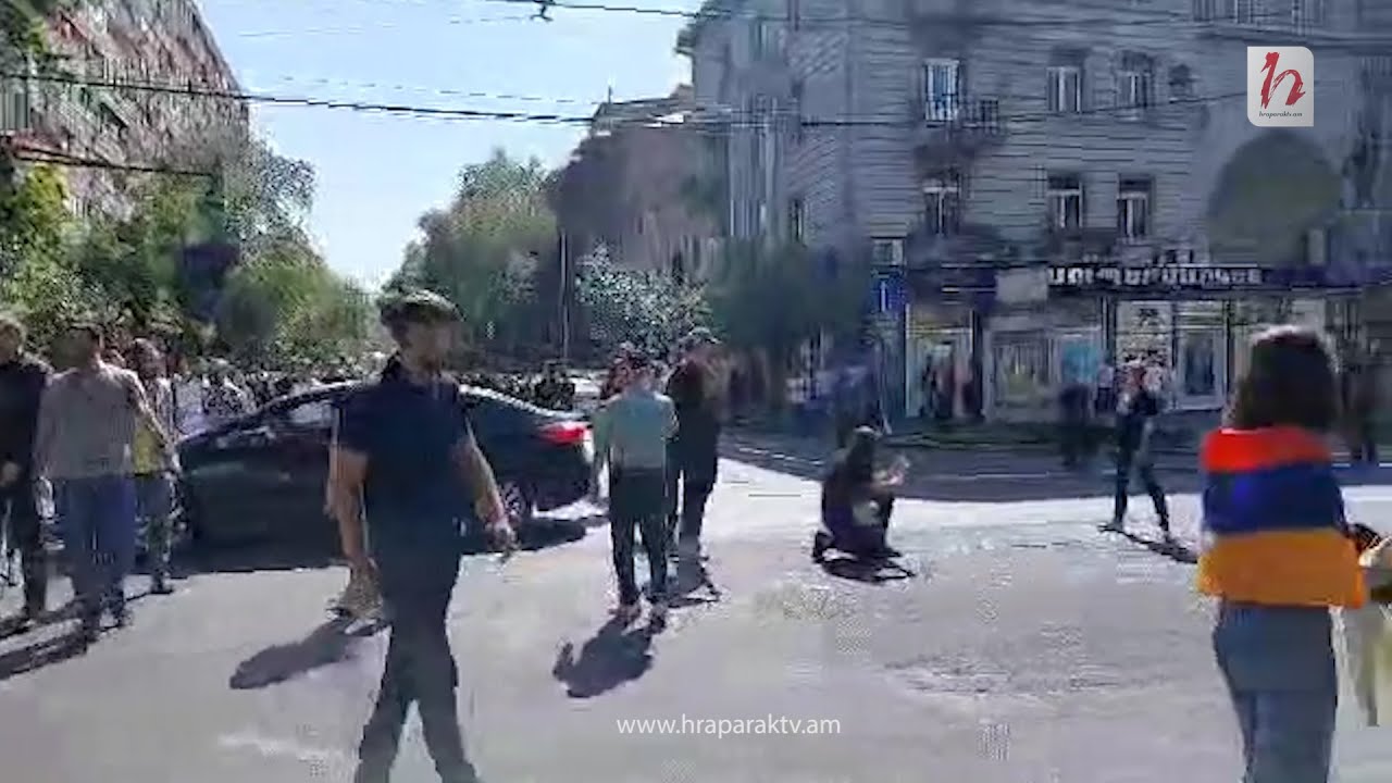 Մի խումբ ուսանողներ փակեցին Ամիրյան-Մաշտոց խաչմերուկը