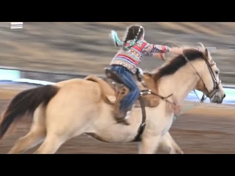 9 y/o barrel racing aficionado and her favorite horse put on a gripping show || WooGlobe