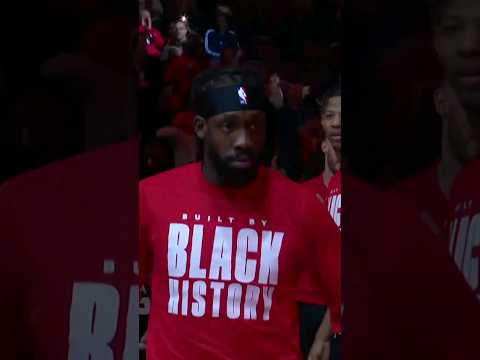 Chicago's own Pat Bev gets a WARM WELCOME from the Chicago Fans!