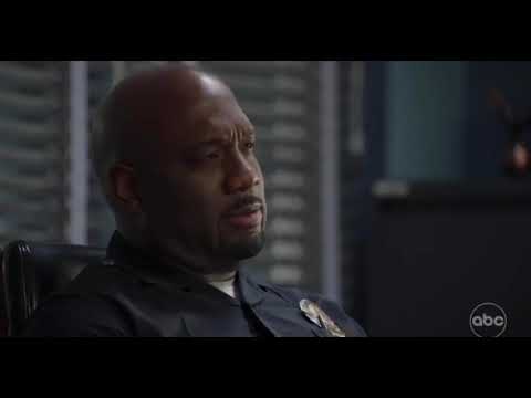 The Rookie 05x12 - Tim tells Sergeant Grey that he's dating Lucy