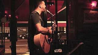 I put a spell on you (Screaming Jay Hawkins acoustic cover) Simon Carriere live Café Oz 2013