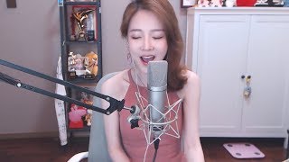 冯提莫翻唱G.E.M.邓紫棋《光年之外》