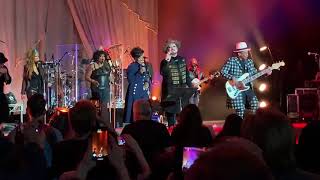 New! Boy George &amp; Culture Club Live feat. Gladys knight! Runaway Train