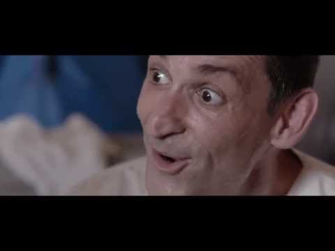 Clip "Murieron por encima de sus posibilidades": Albert Pla y la policía