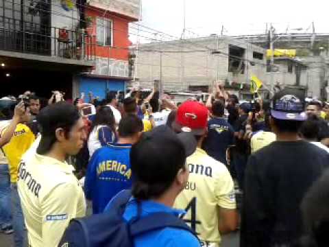 "la banda del RK antes del clasico 1/11/14" Barra: Ritual Del Kaoz • Club: América