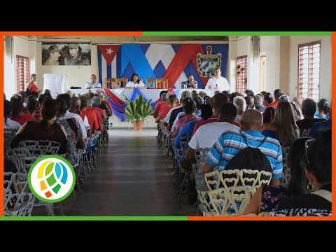 Gobernador de Pinar de Río dialoga con delegados sobre acciones comunitarias en Consolación