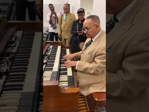 The maestro Curtis Daniel on organ #Aim #COGIC 2022 - That heavenly cathedral sound 🎹🤲🏿⛪️🎵