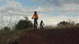 preview picture of video 'Clip 3: LAC DU SALAGOU 2010 - per MOUNTAINBIKE - Mit Kassel Family on tour'