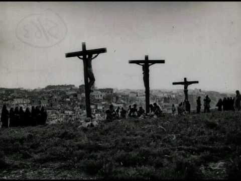 Benjamin Luxon sings the recitative 'Am Abend da es kühle war' from Bach's 'St. Matthew Passion'