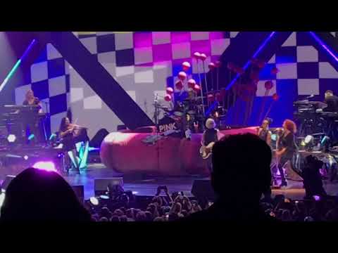 P!NK 'Funhouse / Just a Girl' No Doubt Cover Live at Nomadic Armory Minneapolis, MN 2/2/18
