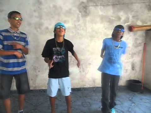 mc gui  com seus 2 parceiro  mandando um  salve pro  dika     ( ICARAI )