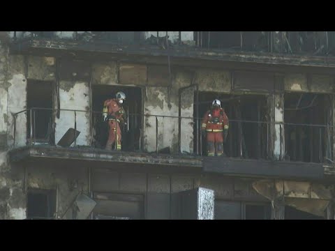 Spanish firefighters search for victims of blaze in Valencia flats | AFP
