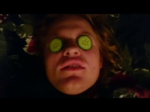 Videoblogg: Julius och Björn "Du ska få en spa-behandling" - Spring! (TV4)