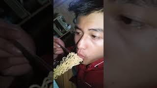 preview picture of video 'Thử thách ăn mỳ cay 7 cấp độ.BTH Vlog'
