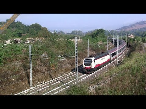 EuroNight 35285 (235) in transito presso Orte - EuroNight 35285 (235) running near Orte