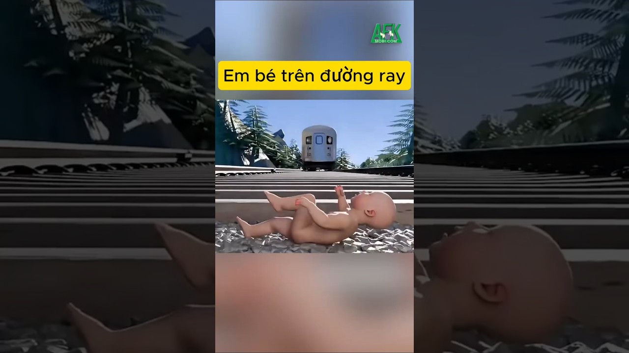 Em bé trên đường ray