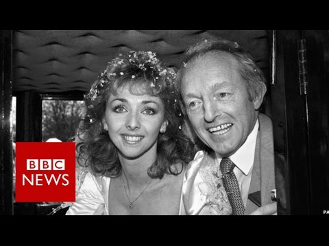 Paul Daniels 'didn't know he was dying' says Debbie McGee - BBC News