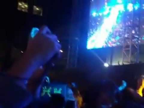 EXO (D.O, Lu Han, Baekhyun, and Chen) singing OPEN ARMS at DKFC 130119