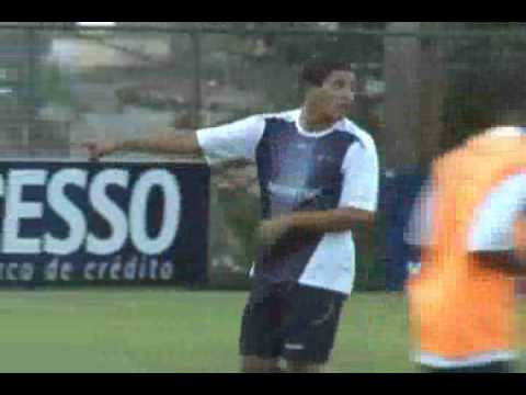 Lateral Diego Renan, do Cruzeiro, comemora convocação para a Seleção Sub-20