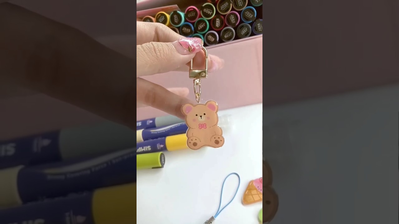 Making keychain w/ shrink plastic + Arrtx Simptap #arrtxacrylicmarkers #shrinkplastic #shrinkydinks