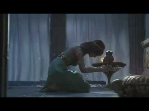 Medusa sendo amaldiçoada por Atena