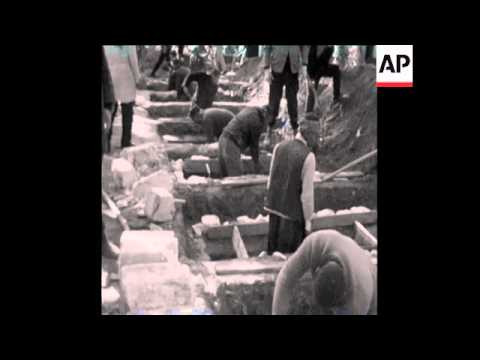 SYND 25-2-73 BENGHAZI CEMETERY MASS GRAVES BEING PREPARED