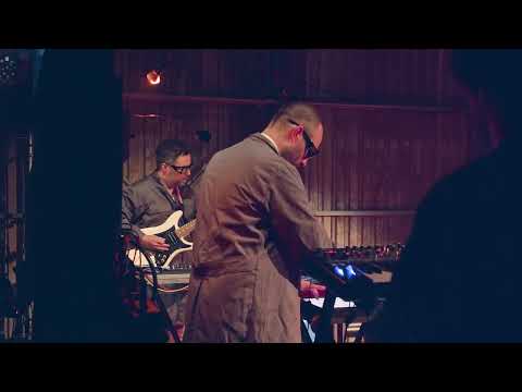 zzession #15 | Kosmischer Schleicher