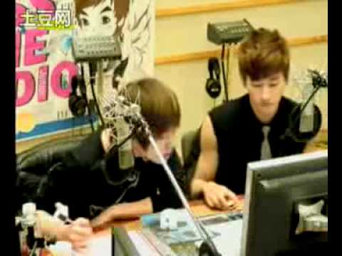 100405 [9/12] Sukira Full Bora - Onew and Eunhyuk