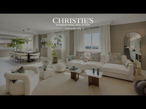 Distinguished penthouse with sea and mountain views in a secured community in Nagüeles Costa