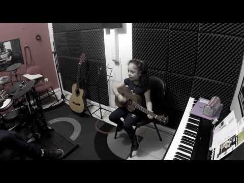 Velho Sábio Espaço Cultural - Aluna Marina na Masicalização Infantil