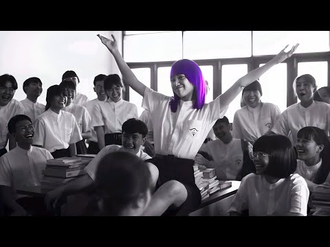 In This School, No Color Is Allowed, But One Gìrl Colors Her Hair