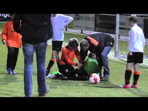 17 oktober 2012 VV De Meern E5 - VV De Meern E9 vr 5-4 Overtreding Thomas op Stan