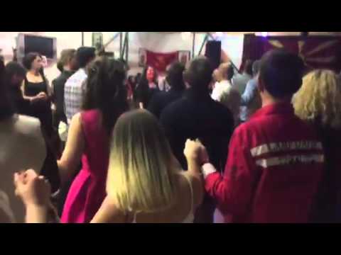 Majka sina prasuva-Molika