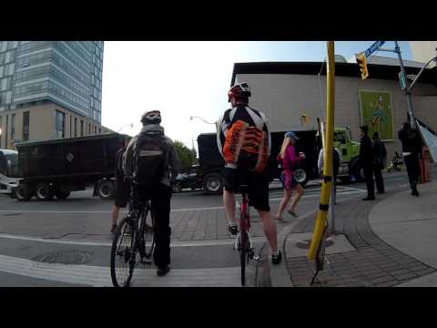 Cyclist stoppoing on the left