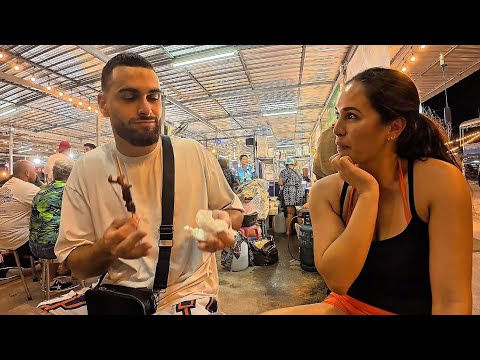 Erkundung des Naka-Nachtmarkts in Phuket 🇹🇭🍢 | Bummeln und essen Sie mit uns 🤣
