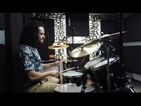 FDT jamming to the groove - Drum Cover - Felipe Lívio