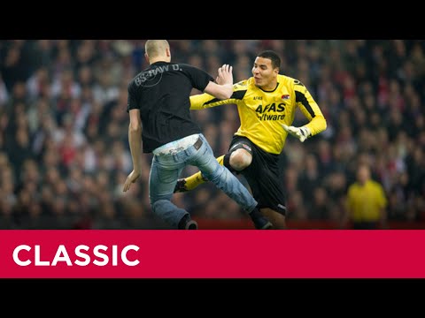Esteban wordt aangevallen in ArenA | Ajax - AZ | 2011-2012