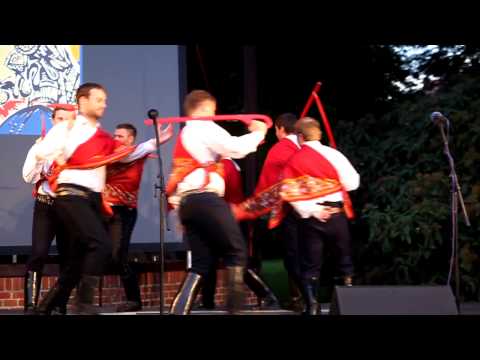 Slovácké muzeum - oslava 100 let - straňanské "Pod šable"  (www.SlovackoDNES.cz)