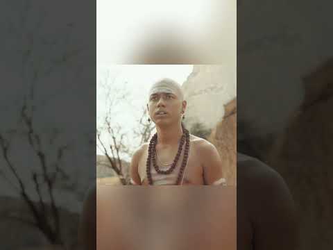 A mountain of gold was found because of a peacock 🦚