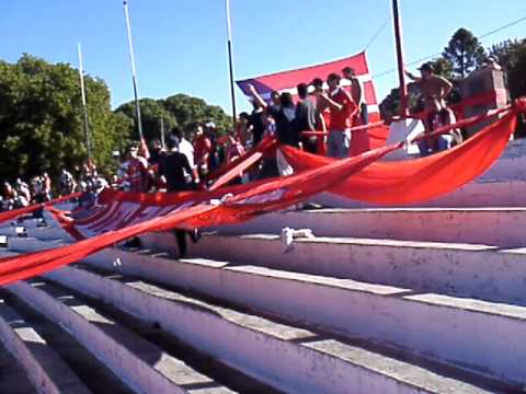 "Vayas a donde vayas a todas parte ire contigo.." Barra: Los Imundos • Club: Central Español • País: Uruguay