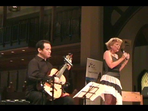 Duo Brazil performs Qualquer Cancao